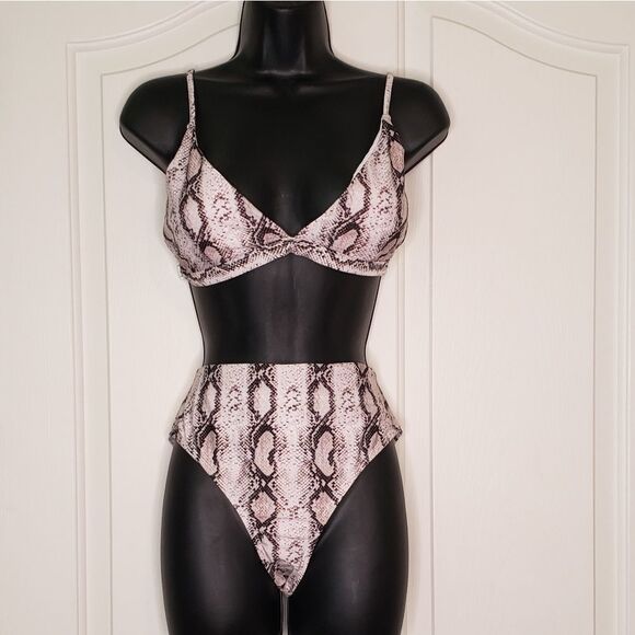 Bikini   - Picture 3 of 5